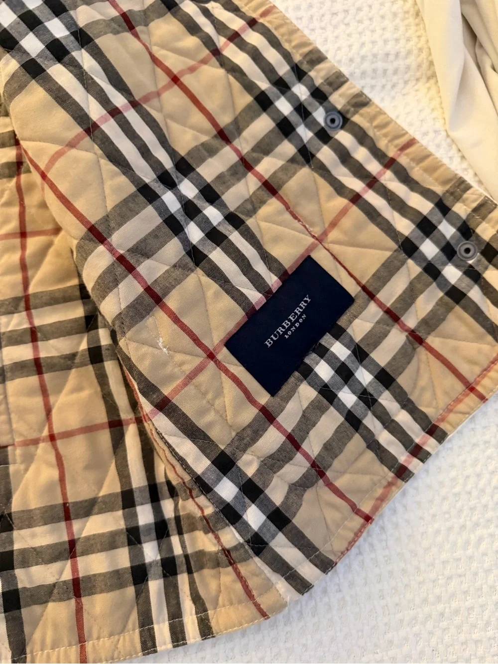 🗽Burberry Quilted Sleeveless Vest with Check Lining - Picture 3 of 3